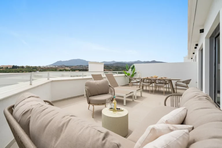 R5237773 | Penthouse in Estepona – 3 beds, 2 baths