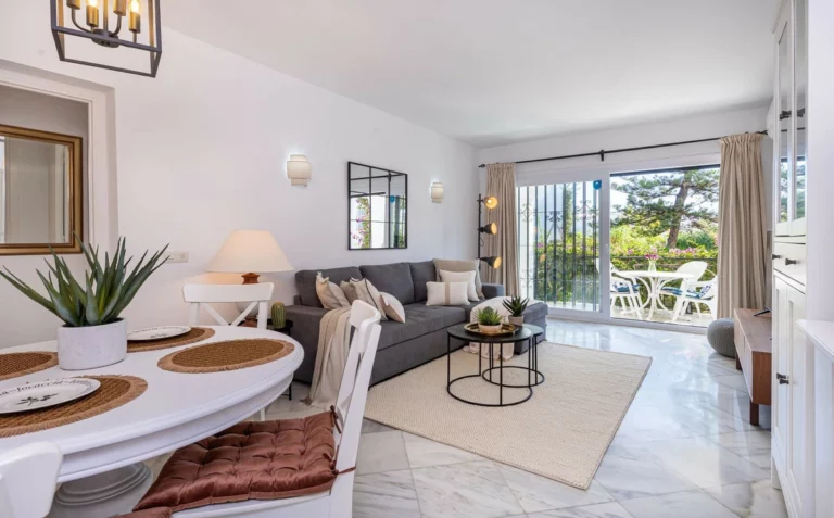 R5125054 | Ground Floor Apartment in El Paraiso – 2 beds, 2 baths