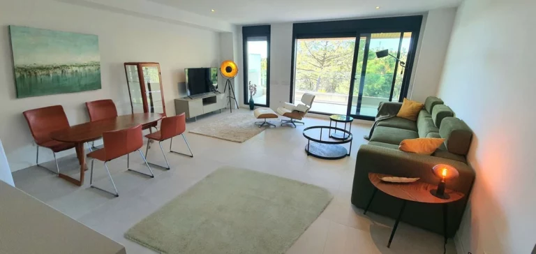 R5232490 | Middle Floor Apartment in Estepona – 2 beds, 2 baths