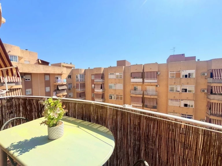 R5129602 | Middle Floor Apartment in Estepona – 2 beds, 1 baths