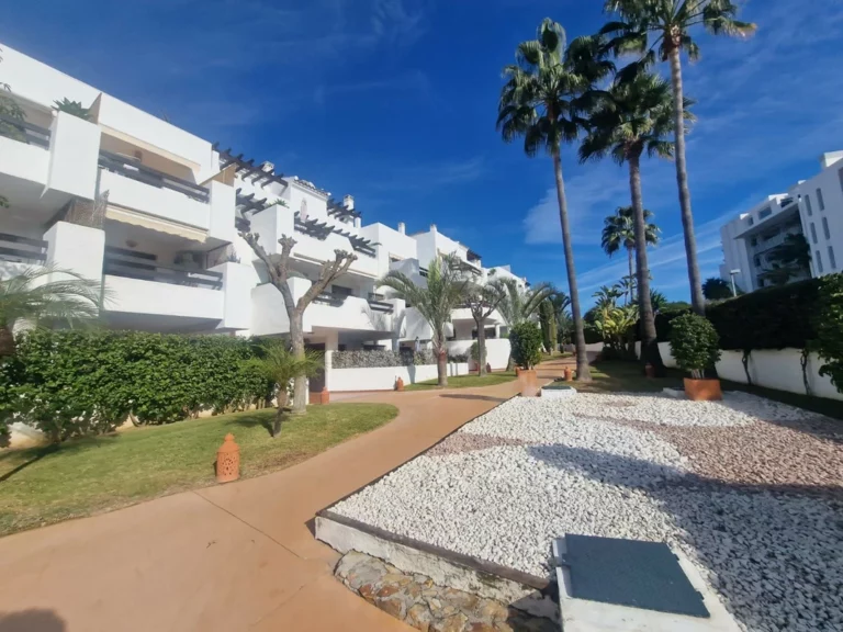 R5249983 | Middle Floor Apartment in Costalita – 2 beds, 2 baths