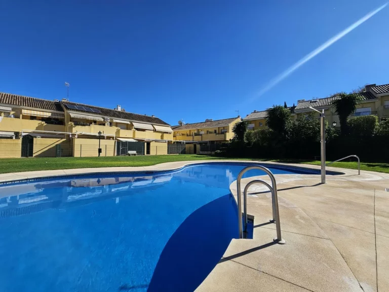 R4873570 | Townhouse in Estepona – 3 beds, 2 baths