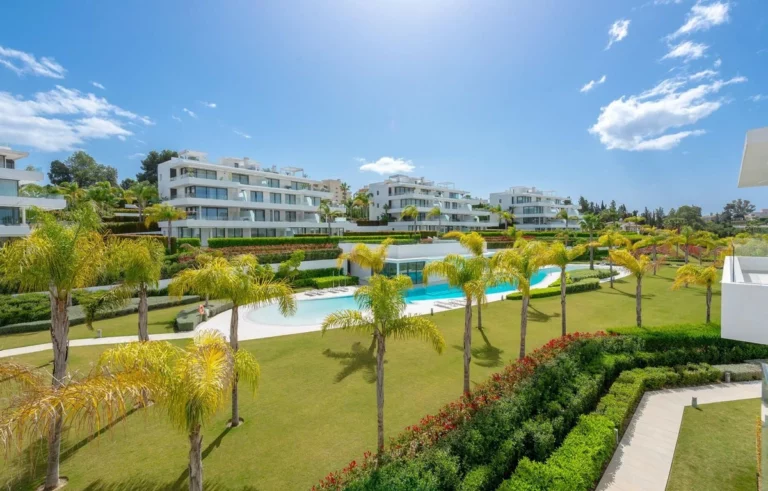 R5105848 | Ground Floor Apartment in Estepona – 3 beds, 2 baths