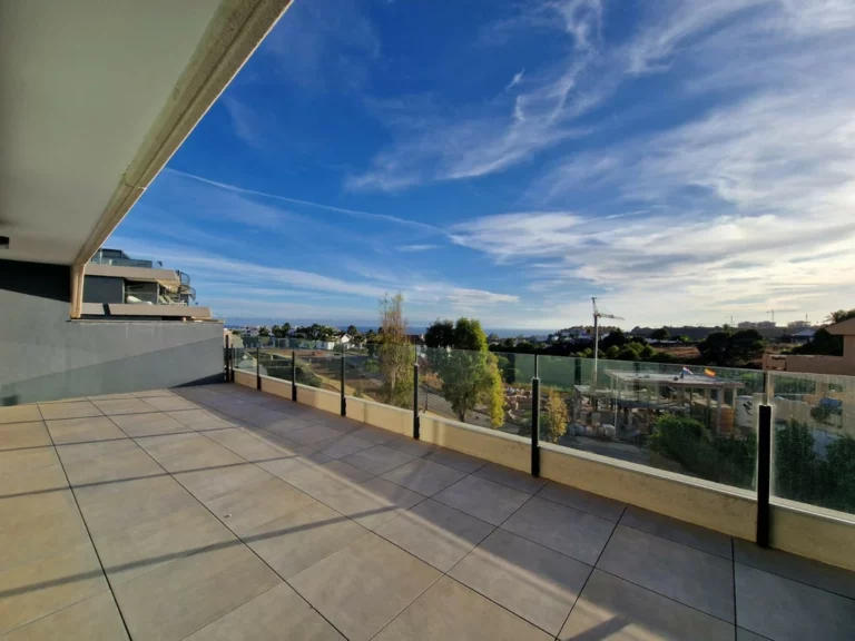 R5164051 | Middle Floor Apartment in Selwo – 3 beds, 2 baths