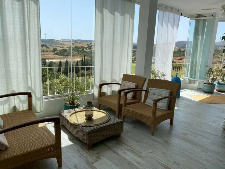 R5272867 | Penthouse in Estepona – 2 beds, 2 baths