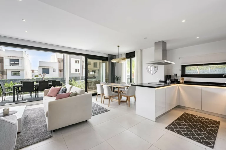 R4986877 | Townhouse in Bel Air – 3 beds, 3 baths