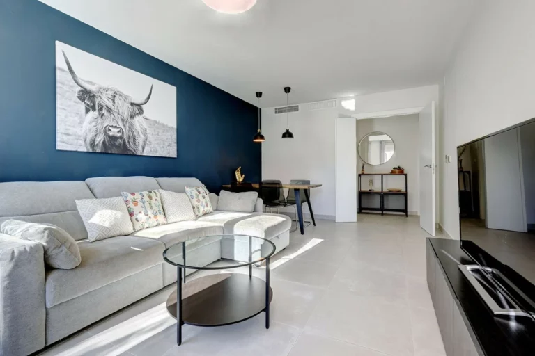 R5226841 | Middle Floor Apartment in Estepona – 3 beds, 2 baths