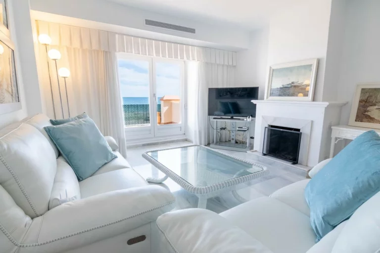 R4745116 | Townhouse in Estepona – 4 beds, 3 baths