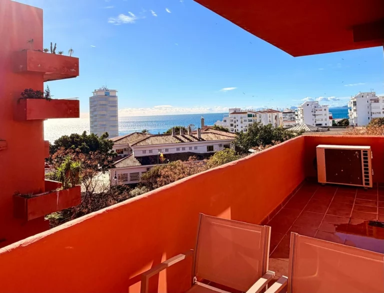 R5265934 | Middle Floor Apartment in Estepona – 2 beds, 1 baths