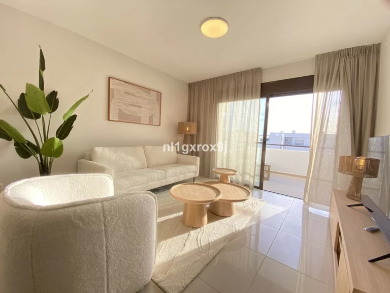 R5245687 | Middle Floor Apartment in Estepona – 2 beds, 2 baths