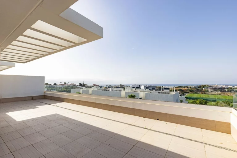 R5295823 | Penthouse in Estepona – 3 beds, 3 baths