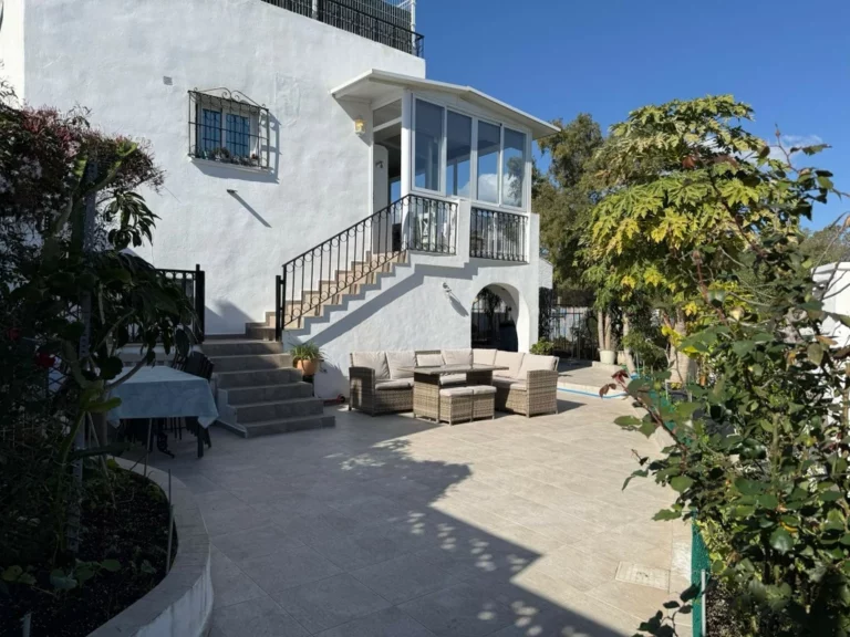 R5130523 | Semi-Detached House in Estepona – 3 beds, 3 baths