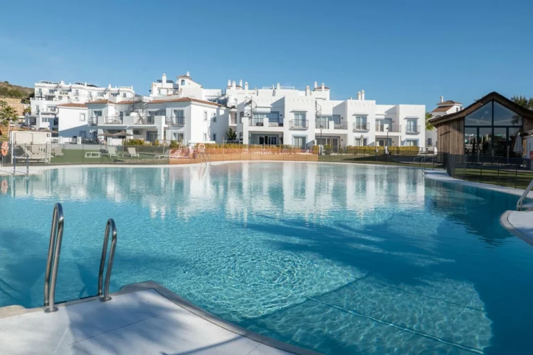 R5287063 | Ground Floor Apartment in El Paraiso – 3 beds, 2 baths