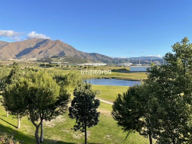 R5287768 | Semi-Detached House in Estepona – 3 beds, 2 baths