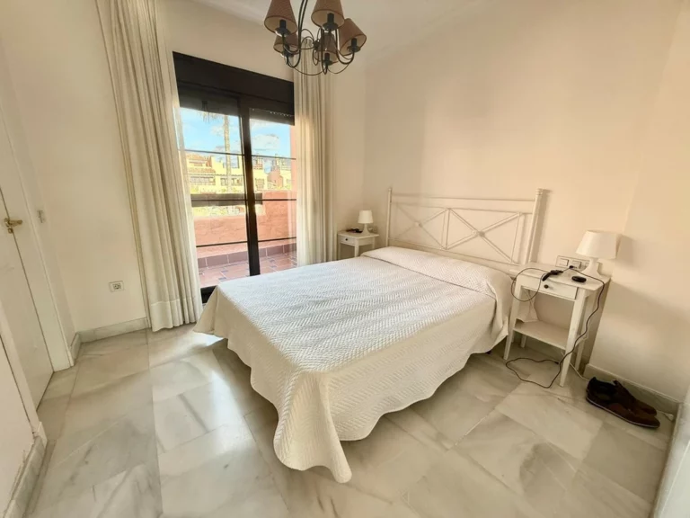 R5286559 | Penthouse in Estepona – 5 beds, 4 baths