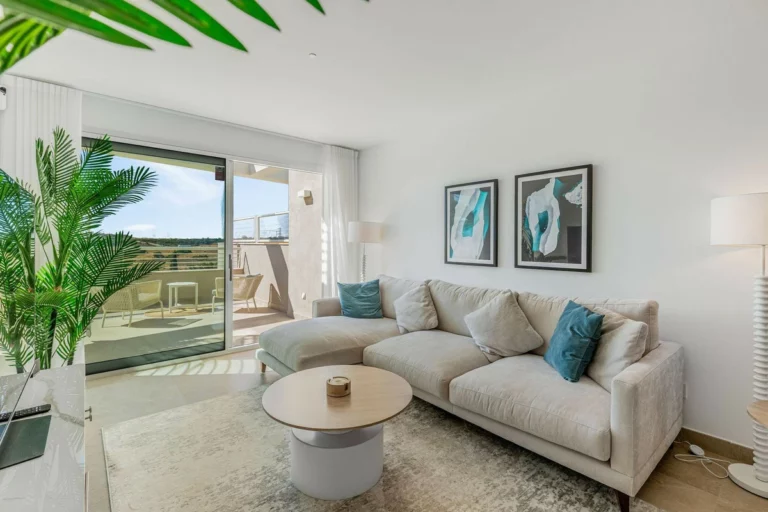 R5183275 | Penthouse in Estepona – 2 beds, 2 baths