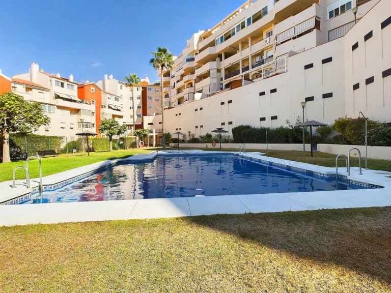 R5294770 | Penthouse in Estepona – 3 beds, 2 baths