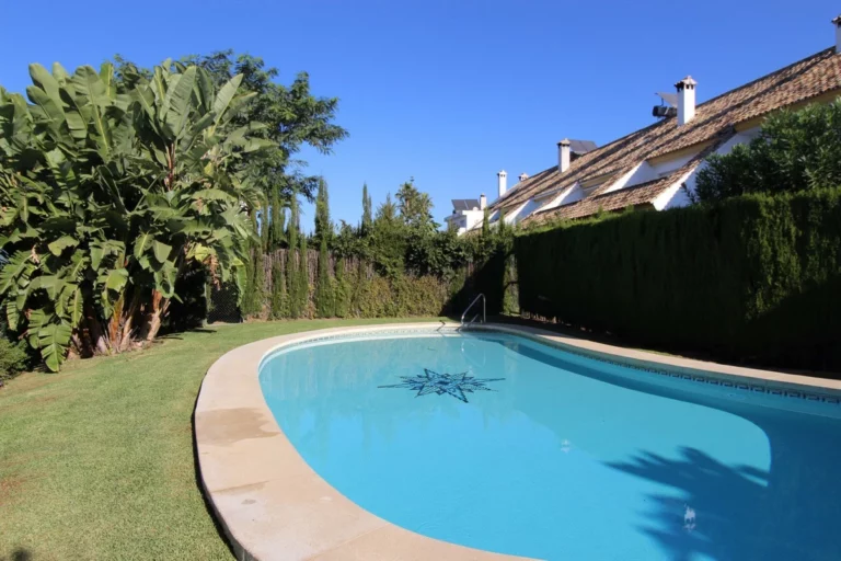 R5212933 | Townhouse in Estepona – 5 beds, 4 baths