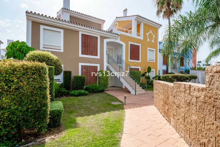 R5294653 | Duplex in Estepona – 3 beds, 3 baths