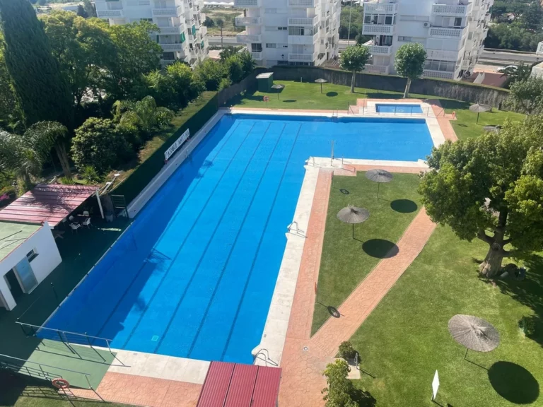 R5292757 | Middle Floor Apartment in Estepona – 3 beds, 1 baths