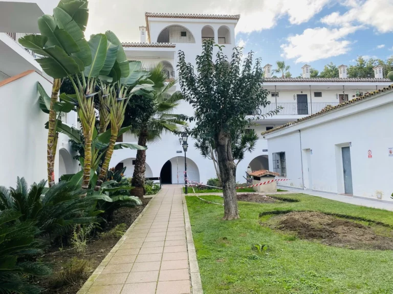 R4905262 | Middle Floor Apartment in Estepona – 1 beds, 1 baths