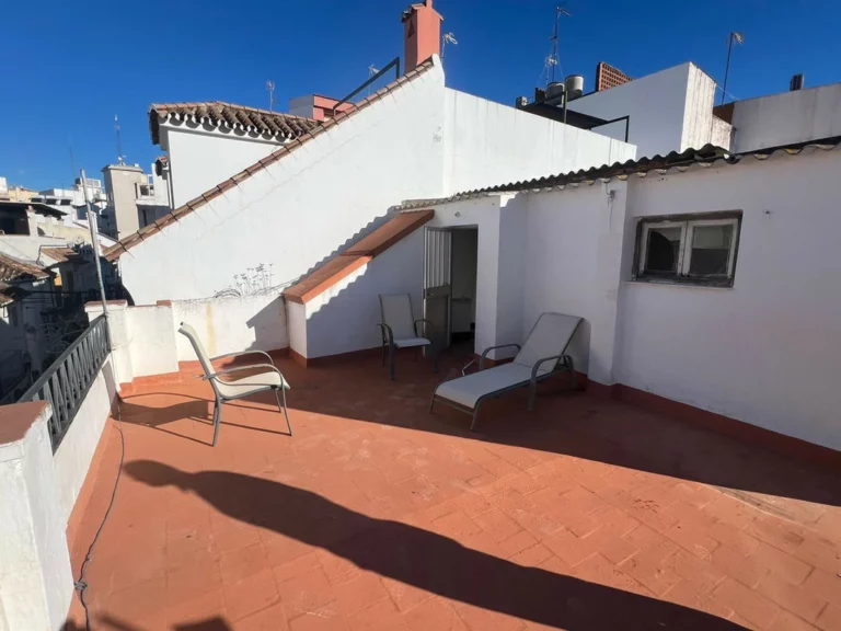 R5284240 | Townhouse in Estepona – 8 beds, 4 baths