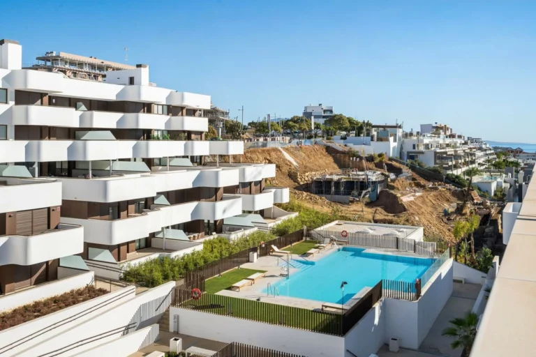 R5295775 | Penthouse in Estepona – 3 beds, 2 baths