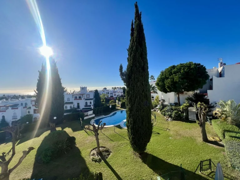 R5271709 | Townhouse in Estepona – 4 beds, 4 baths