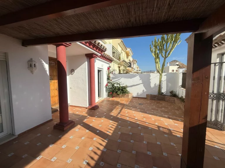 R5189578 | Townhouse in Cancelada – 4 beds, 2 baths