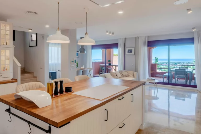 R4855651 | Townhouse in El Paraiso – 4 beds, 3 baths