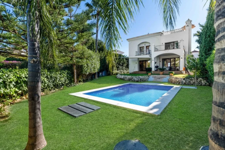 R5272825 | Detached Villa in Estepona – 4 beds, 3.5 baths