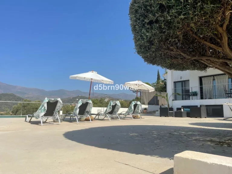 R5130982 | Detached Villa in Estepona – 4 beds, 3 baths