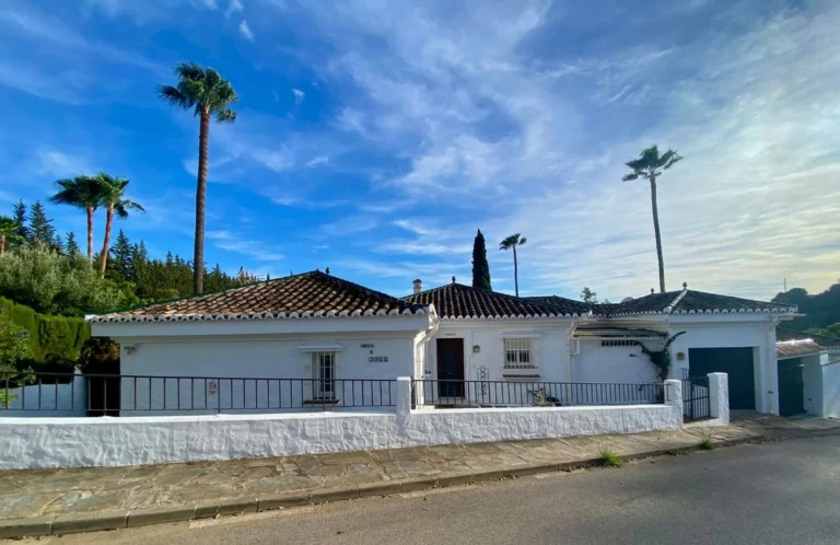 R5266102 | Detached Villa in El Padron – 3 beds, 3 baths
