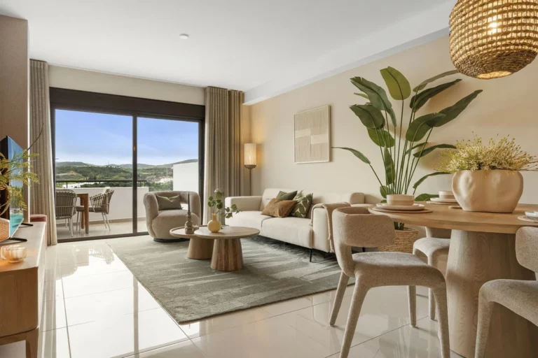 R5295850 | Ground Floor Apartment in Estepona – 2 beds, 2 baths