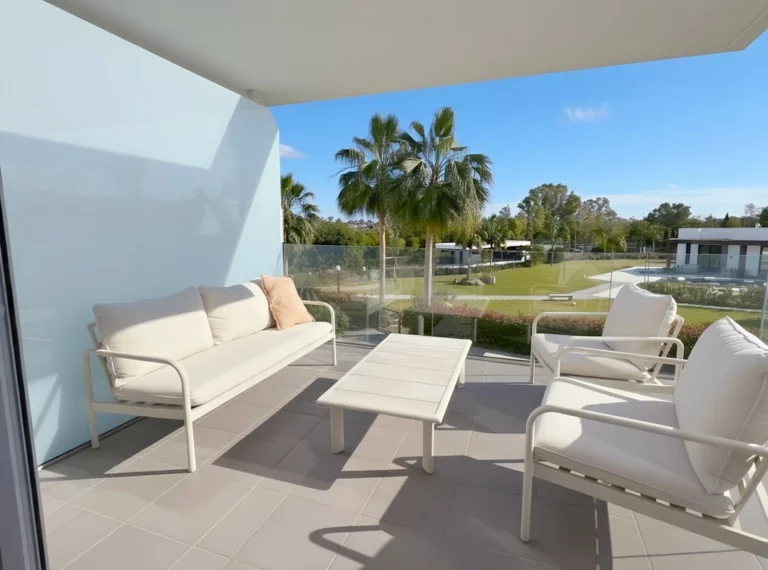 R5288269 | Middle Floor Apartment in Estepona – 2 beds, 2 baths