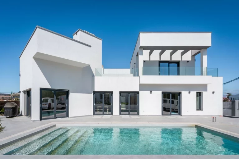 R5221375 | Detached Villa in Estepona – 3 beds, 3 baths