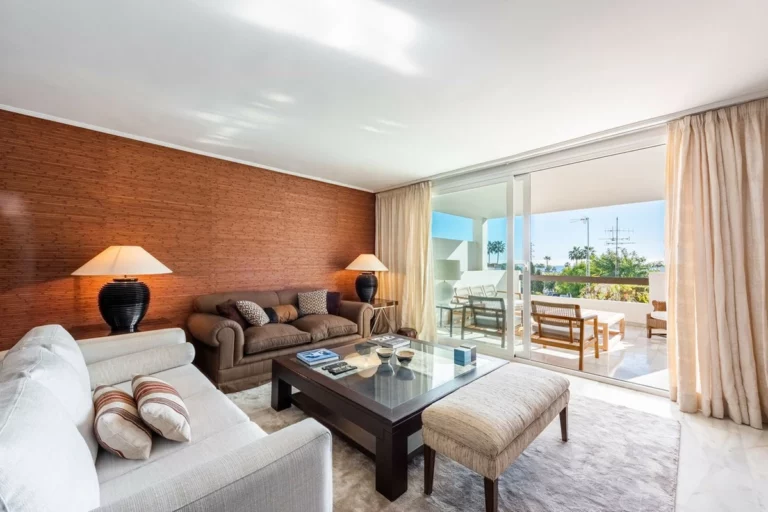 R5264200 | Middle Floor Apartment in Bel Air – 2 beds, 2 baths