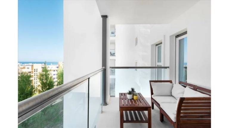 R5274334 | Middle Floor Apartment in Estepona – 2 beds, 2 baths