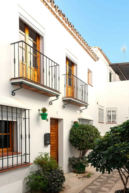 R5274853 | Townhouse in Estepona – 5 beds, 3.5 baths