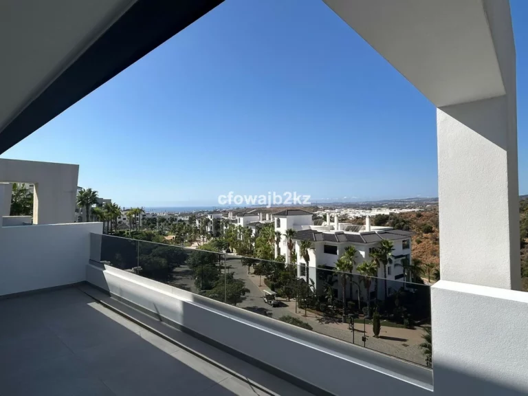 R5164660 | Top Floor Apartment in Estepona – 2 beds, 2 baths