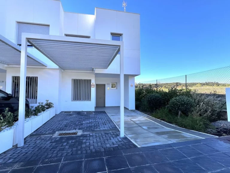 R5295301 | Townhouse in Estepona – 3 beds, 3 baths