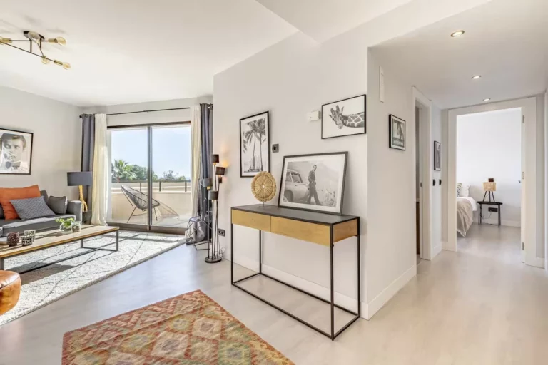 R5302996 | Middle Floor Apartment in Estepona – 1 beds, 1 baths