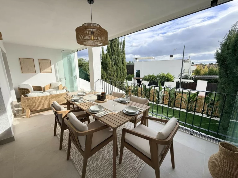R5297026 | Townhouse in Estepona – 4 beds, 3 baths