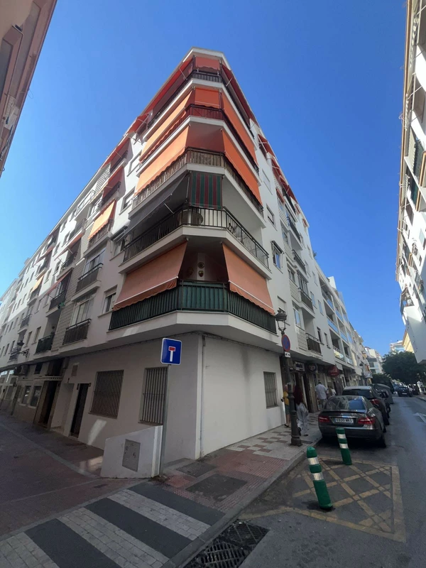 R5300062 | Middle Floor Apartment in Estepona – 2 beds, 1 baths