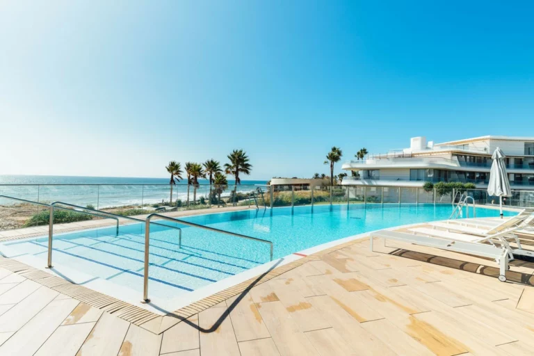 R5304994 | Ground Floor Apartment in Estepona – 2 beds, 2 baths