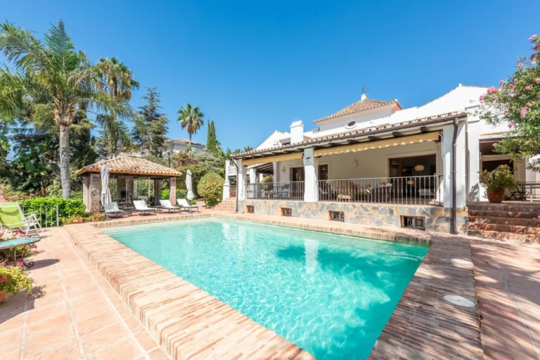 R4919989 | Detached Villa in El Paraiso – 4 beds, 4 baths