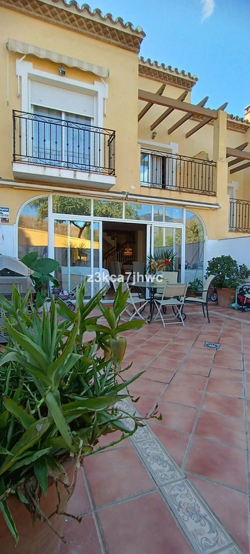 R5199874 | Townhouse in Estepona – 5 beds, 4 baths