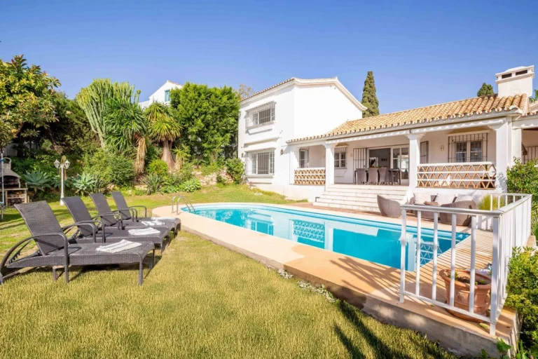 R5023336 | Detached Villa in El Paraiso – 5 beds, 6 baths