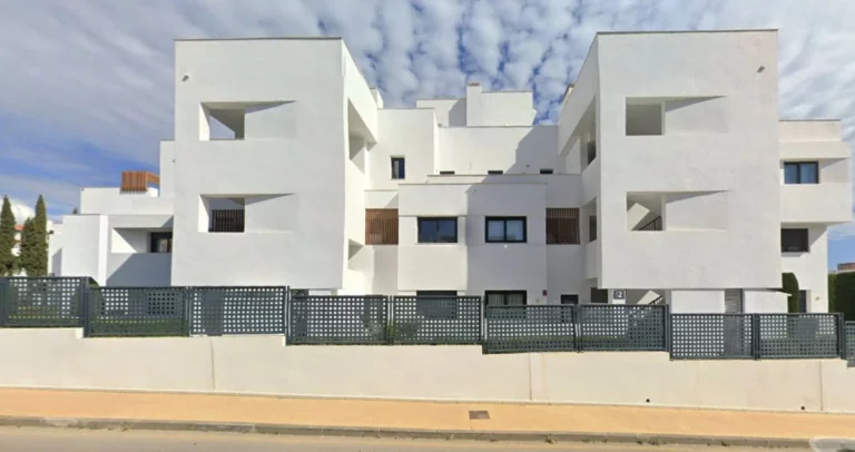 R5190817 | Ground Floor Apartment in Bel Air – 2 beds, 2 baths