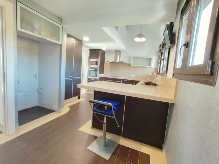 R5104891 | Penthouse Duplex in Estepona – 4 beds, 2 baths